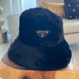 Bucket hat. Prada